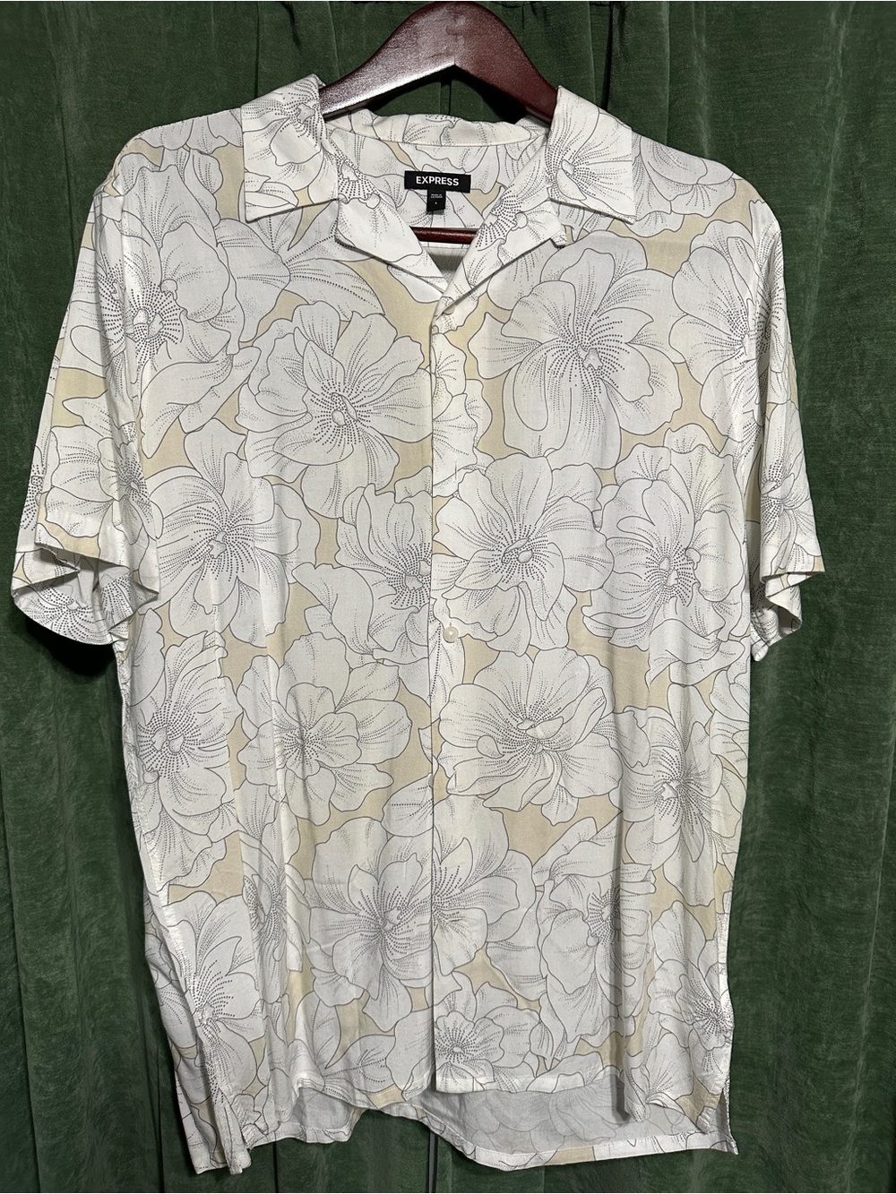 Express Beige and White Floral Short-Sleeve Button-Up Shirt - Large